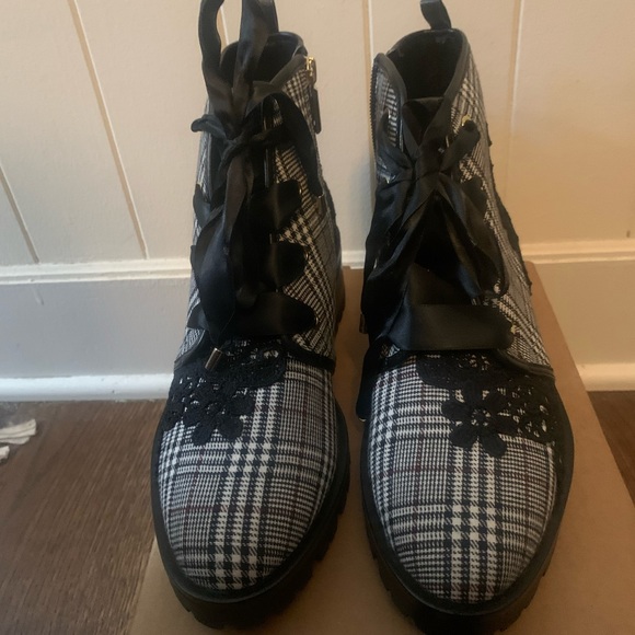 Karl Lagerfild Booties - Picture 2 of 6